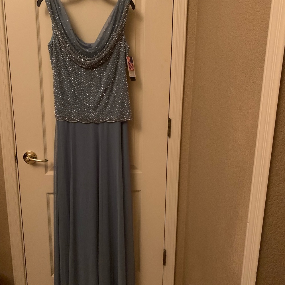 Dress - Picture 7 of 7